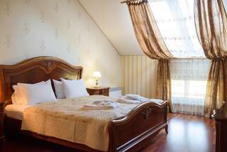 Отель Шале Грааль Апарт-Отель Трускавец Люкс с кроватью размера "queen-size"-15